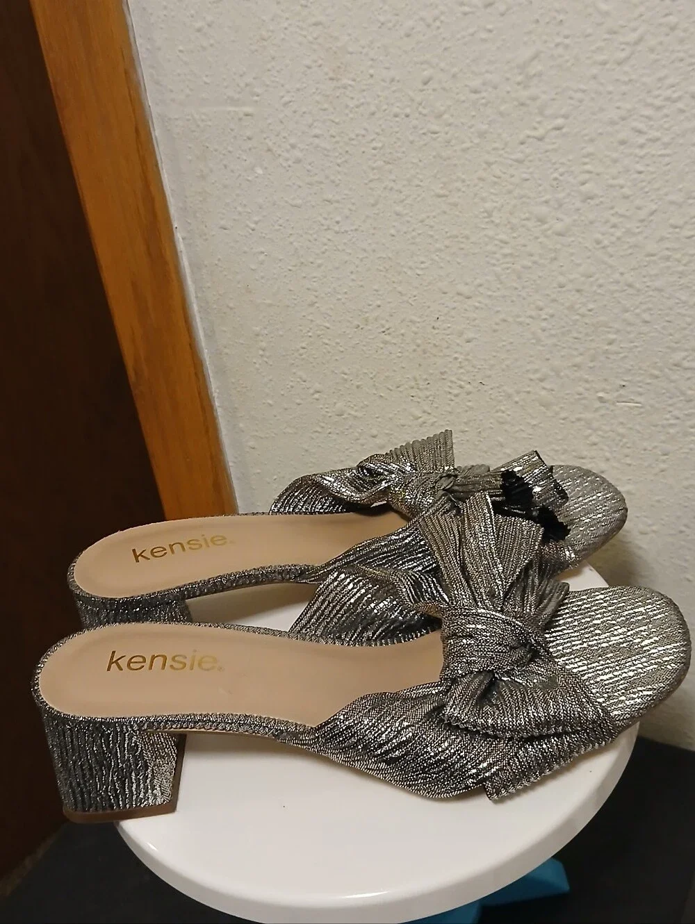 ​Kensie Silver Metallic Sparkle Bow Block Heel Mule Sandals Size 7.5